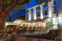 Hotel Restaurant des Maures Hotels in Collobrieres