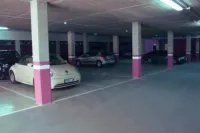 Num Hotel - parking