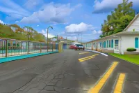 Riviera Motel Hotels in Erie