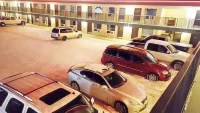 Westport Inn - Parking