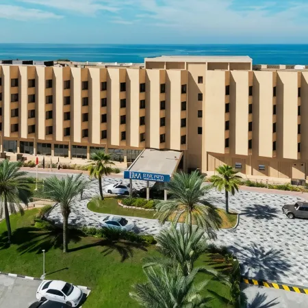 BM Beach Hotel Отели рядом с достопримечательностью «Городской пляж»