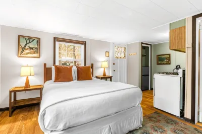 Phoenicia Lodge Hotels in Lexington