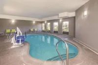 La Quinta Inn & Suites by Wyndham Louisville East Hotels in Middletown