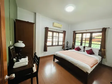 รูปภาพของบ้านกลางเวียง