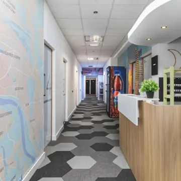 Moon Hostel Warszawa Отели рядом с достопримечательностью «Воля»
