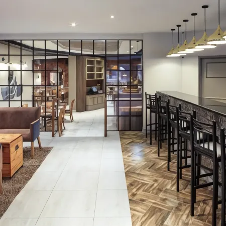 Garden Court Milpark, Johannesburg Отели рядом с достопримечательностью «Radiopark Building»