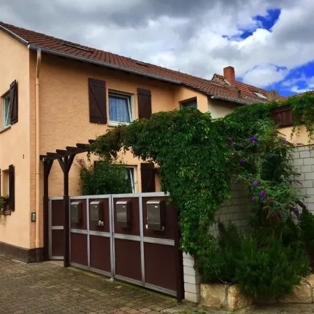 Vacation Apartment for up to 6 People with Sunny Courtyard, Garden and Pool