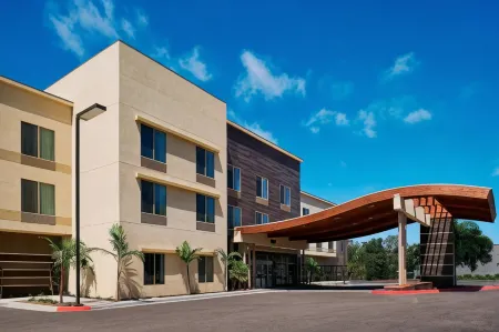 Fairfield Inn & Suites San Diego Carlsbad Отели рядом с достопримечательностью «Флауэр Филдс»
