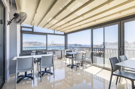 Port View Guesthouse Отели в г. Марсашлокк