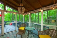 Coolfont 4 Bdrm, Lots of Beds! Cozy Wooded Cottage.