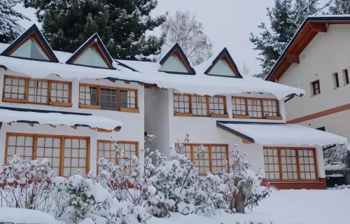 La Ponderosa Apart Hotel فنادق في Villa Catedral