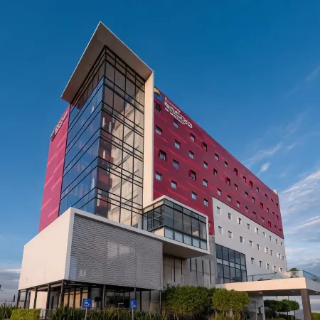 Ramada Encore by Wyndham Aguascalientes โรงแรมในอากวาสกาเลียนเตส