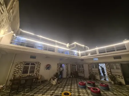 Mohit Paying Guest house Отели рядом с достопримечательностью «Mulgandha Kuti Vihar»