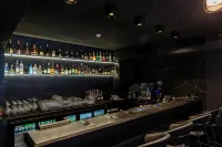 B the Hotel - Bares