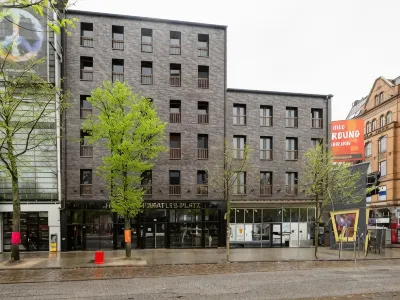 Hotel am Beatles-Platz Hotels near Reeperbahn