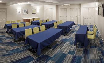 Holiday Inn Express & Suites White River Junction