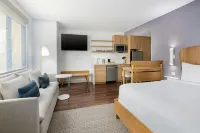 Element Savannah Midtown Hotels near Publix Super Market at Largo Plaza