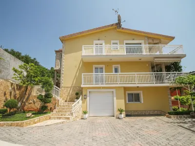 Boutique Apartment with Garden in Trogir