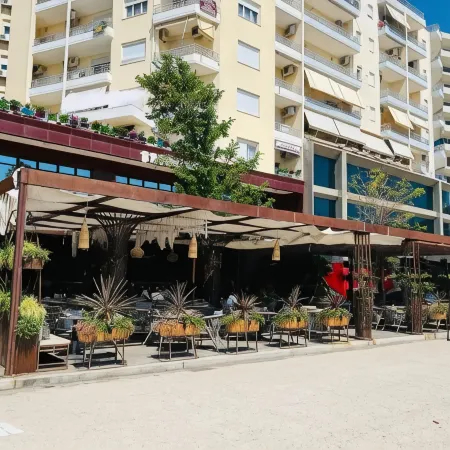 Hotel Brooklyn Vlore Отели рядом с достопримечательностью «Пляж Влоре»