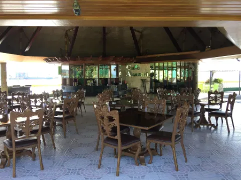 Bohol Tropics Resort Отели рядом с достопримечательностью «КИДС ПАРК БОХОЛЬ»