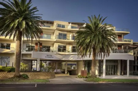 The Waves Apartments