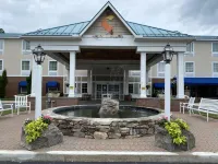 Comfort Inn & Suites Sturbridge-Brimfield Hotels near Staples