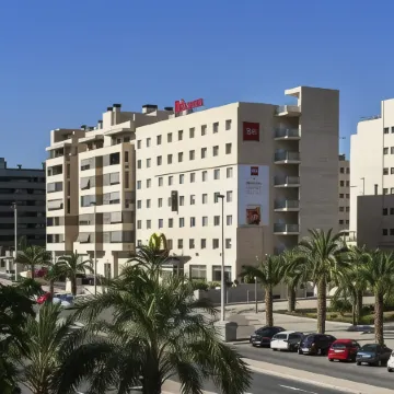 Ibis Elche Отели рядом с достопримечательностью «Edificio ALTET»