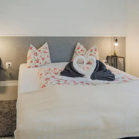 Apartment Sleeps 4 with Free Parking