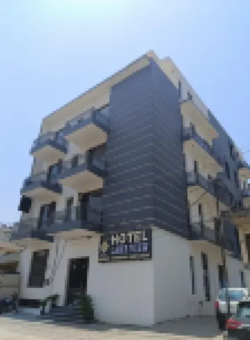 Hotel Lake View - Near Sukhna Lake