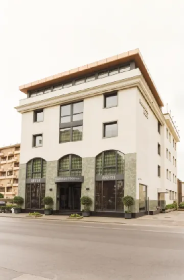 Cosmopolitan Hotel Hotel berhampiran Patung Perseus