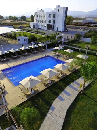 Cezar's Airport Hotel Отели в г. Palaikythro