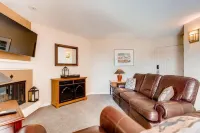Cozy main floor 2-bedroom condo with pool & fitness area