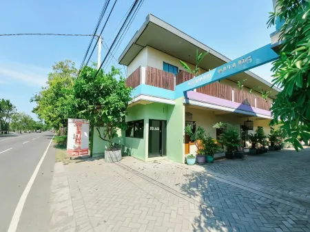 Hotel Gerung 2 Near Luwes Mall Nganjuk Mitra RedDoorz Отели рядом с достопримечательностью «Симпанг Лайма Картохархо»