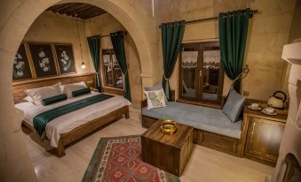 Mak's Cave House