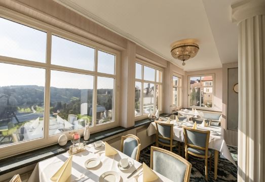 골데너 히르시 조식당 전망