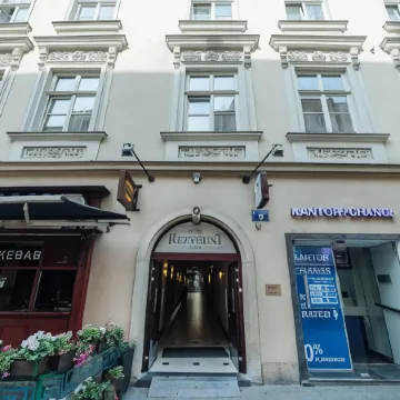 Hotel Rezydent Отели рядом с достопримечательностью «Главная рыночная площадь»