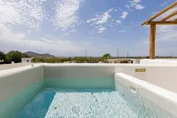 Naxos Finest Hotel & Villas - Hot Tub