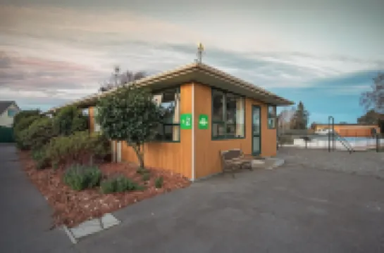 Coronation Park Motels Hotels in 