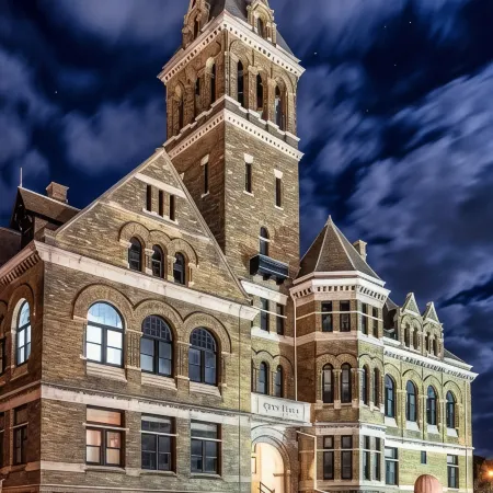 City Hall Grand Hotel