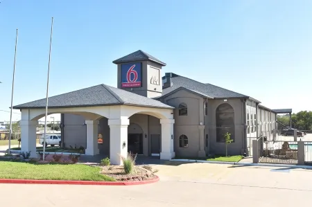 Motel 6 Brenham, TX