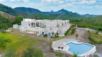The Quila Udaipur By Aayor Luxury - مسبح غير متناهي