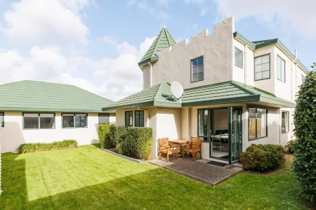 Camelot Motor Lodge and Conference Centre