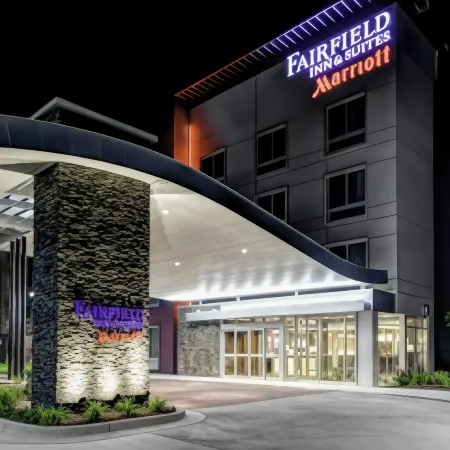 Fairfield Inn & Suites Lansing at Eastwood Отели в г. Бат Тауншип