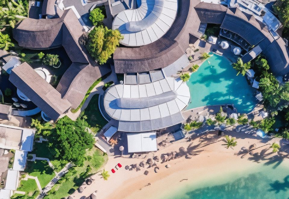 LUX* Grand GaubeOver view