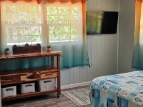 Little Gasparilla Island a 2-bedroom cottage wth WiFi and AC on a private island Hotels in Placida