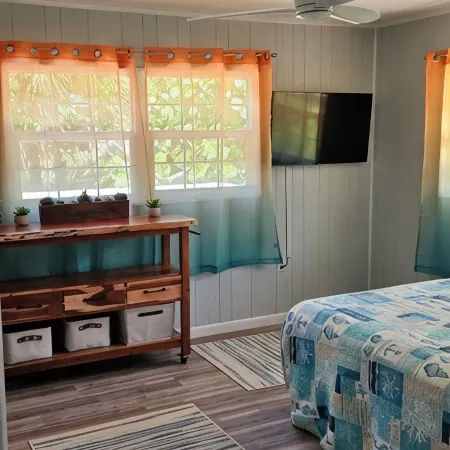 Little Gasparilla Island a 2-bedroom cottage wth WiFi and AC on a private island Hotel di Placida