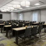 拉斯頓萬怡酒店