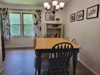 Family-sized in Historic Reeds Spring. 10 min to SDC,  Lake. 20 min to Branson