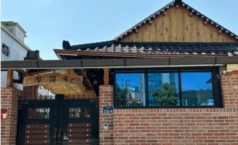 Gwangju Jangmiok Hanok Pension