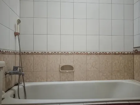 Daton House Near Bali Zoo Ubud Mitra RedDoorz Отели рядом с достопримечательностью «Сингападу Баньян Три»